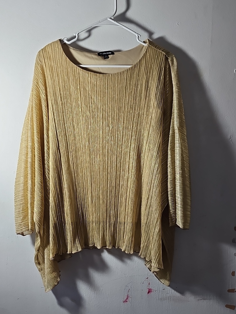 Cha Cha Vente Gold Pleated Scoop-Neck Tunic Top